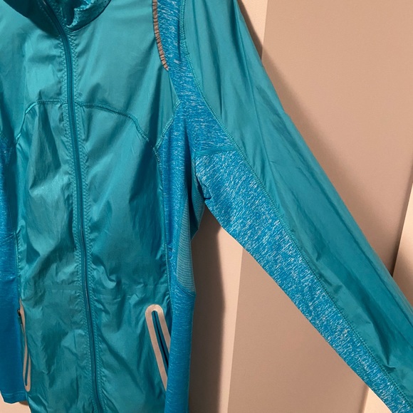 Lightweight reflective Lululemon Full Zip Jacket - Picture 4 of 9